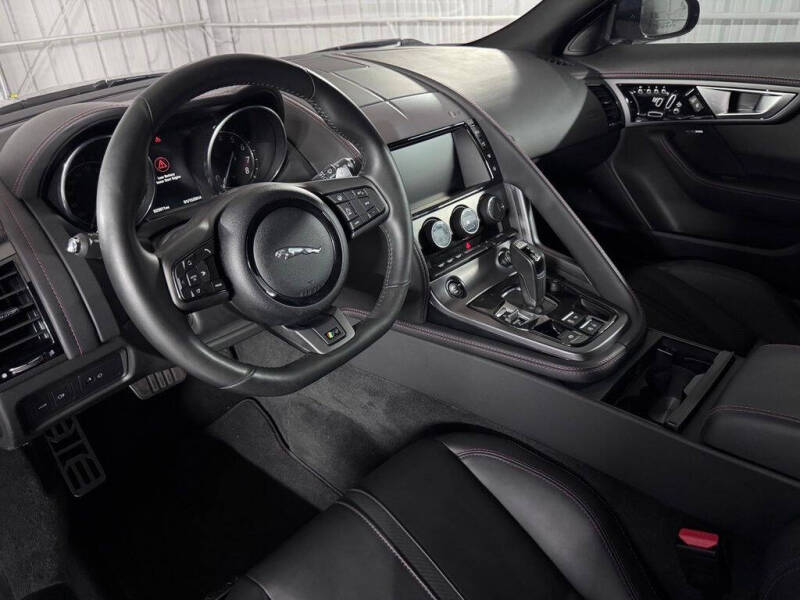 2017 Jaguar F-TYPE R