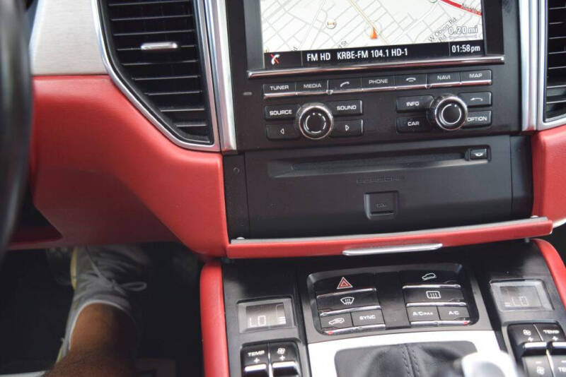 2015 Porsche Macan Turbo