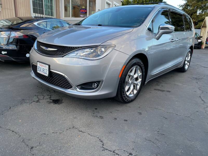 2018 Chrysler Pacifica for sale at Ronnie Motors LLC in San Jose CA