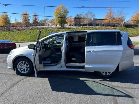 2024 Chrysler Pacifica Touring L