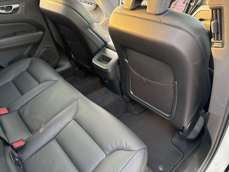 2025 Volvo XC60 B5 Plus Dark Theme