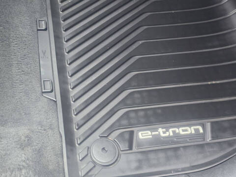 2019 Audi e-tron quattro Premium Plus