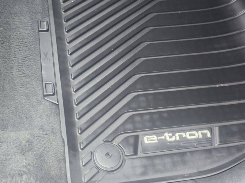 2019 Audi e-tron quattro Premium Plus