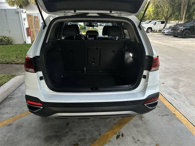 2024 Volkswagen Taos SE