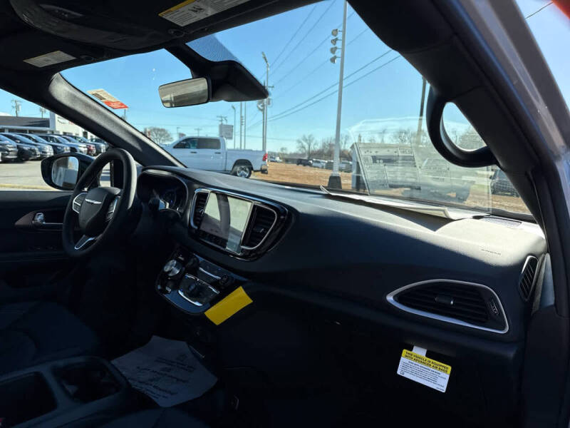 2026 Chrysler Voyager LX