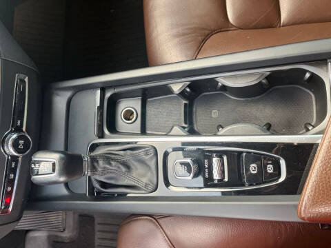 2018 Volvo XC60 T5 Momentum