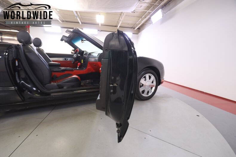 2002 Ford Thunderbird Deluxe