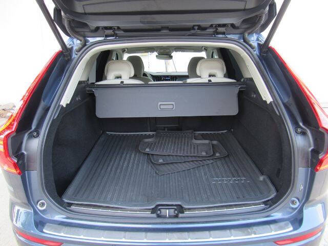 2023 Volvo XC60 B5 Plus Bright Theme