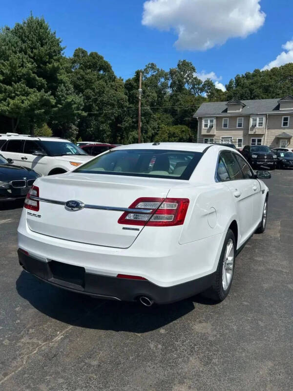 2019 Ford Taurus SE