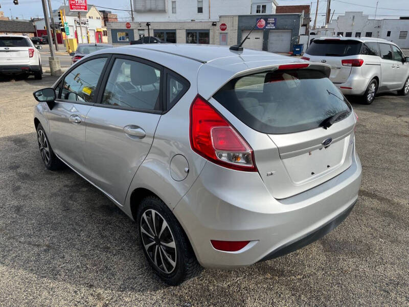 2018 Ford Fiesta SE photo 3