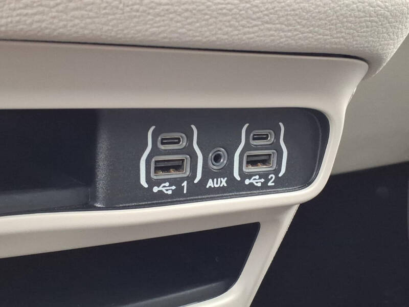 2024 Chrysler Pacifica Plug-In Hybrid Select