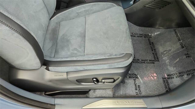 2023 Lexus RZ 450e Luxury