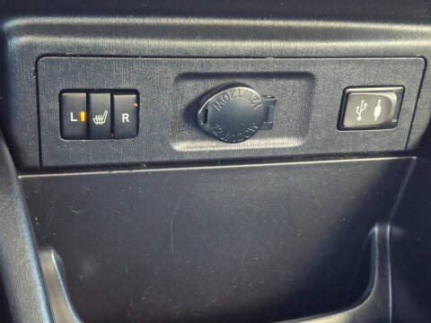 2015 Toyota Prius v Five