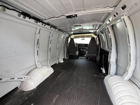 2022 Chevrolet Express 2500