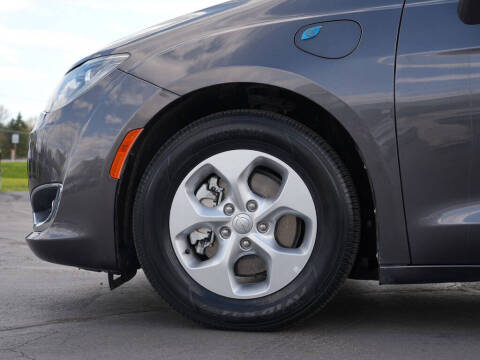 2017 Chrysler Pacifica Hybrid Touring Plus