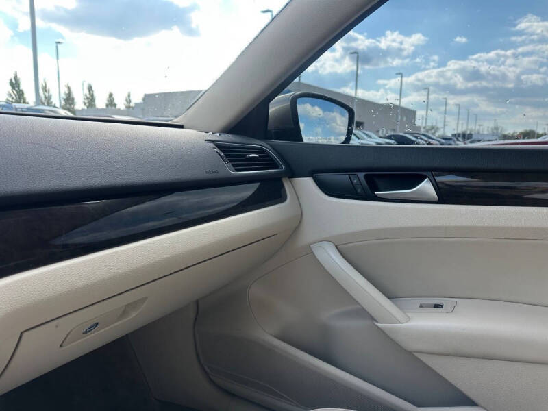 2015 Volkswagen Passat 1.8T SEL Premium