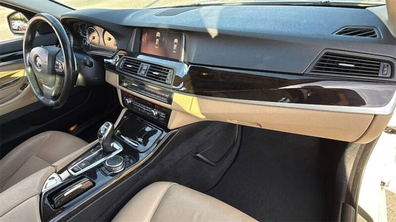 2016 BMW 5 Series 528i