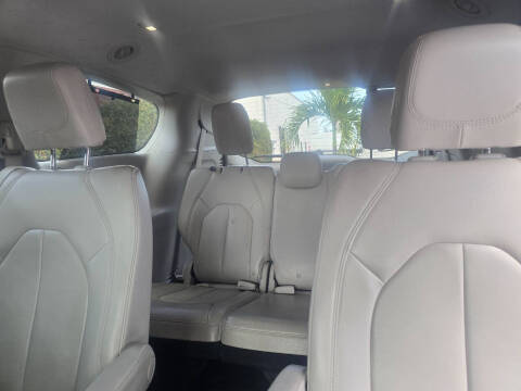 2017 Chrysler Pacifica Touring Plus