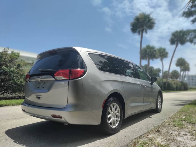 2017 Chrysler Pacifica LX