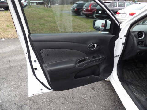 2016 Nissan Versa 1.6 SV