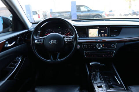 2017 Kia Cadenza Technology