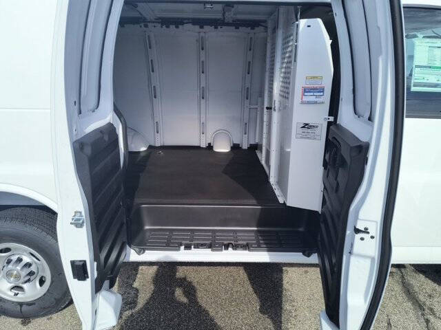 2026 Chevrolet Express Cargo Work Van - Photo 13