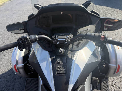 2023 Can-Am Spyder RT