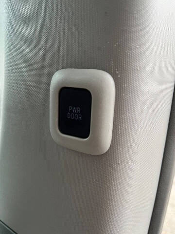 2014 Toyota Sienna LE 8-Passenger