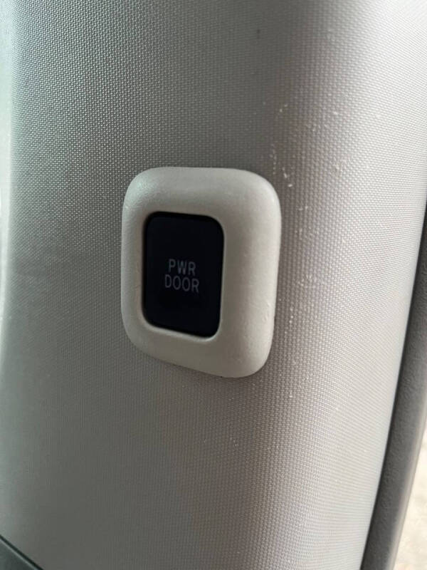 2014 Toyota Sienna LE 8-Passenger