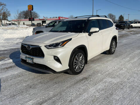 2021 Toyota Highlander for sale at LITCHFIELD CHRYSLER CENTER in Litchfield MN