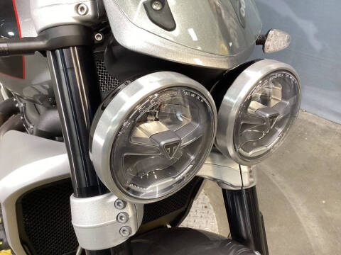 2022 Triumph Rocket 3 GT Silver Ice &amp; S
