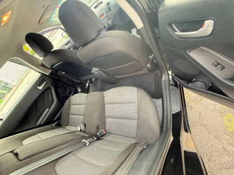 2017 Kia Forte5 LX