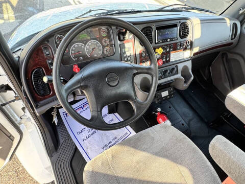 2017 Freightliner M2 106