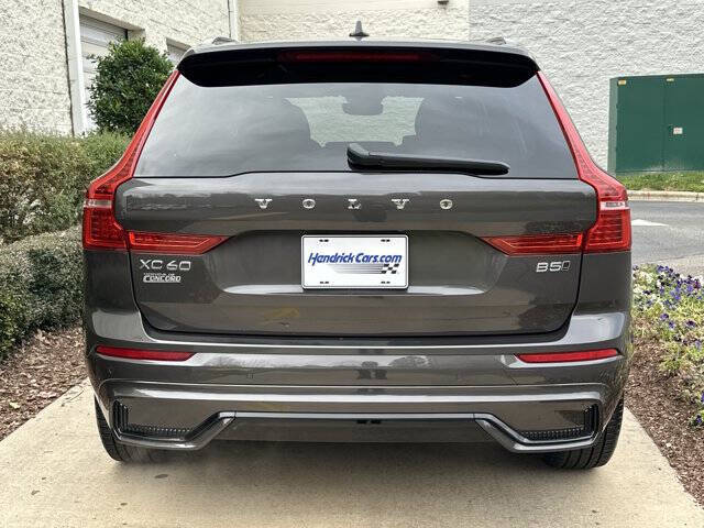 2025 Volvo XC60 B5 Plus Dark Theme