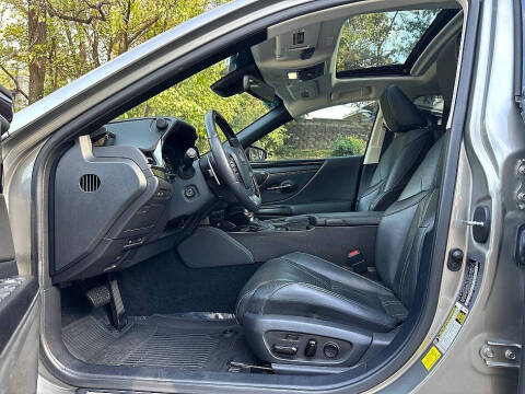 2021 Lexus ES 300h Ultra Luxury