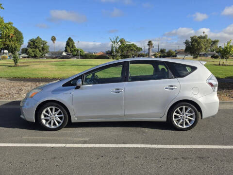 2012 Toyota Prius v Two
