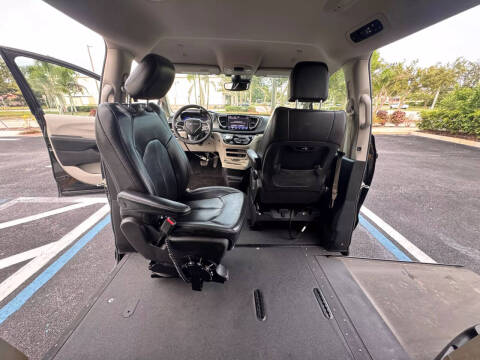 2022 Chrysler Pacifica Touring L