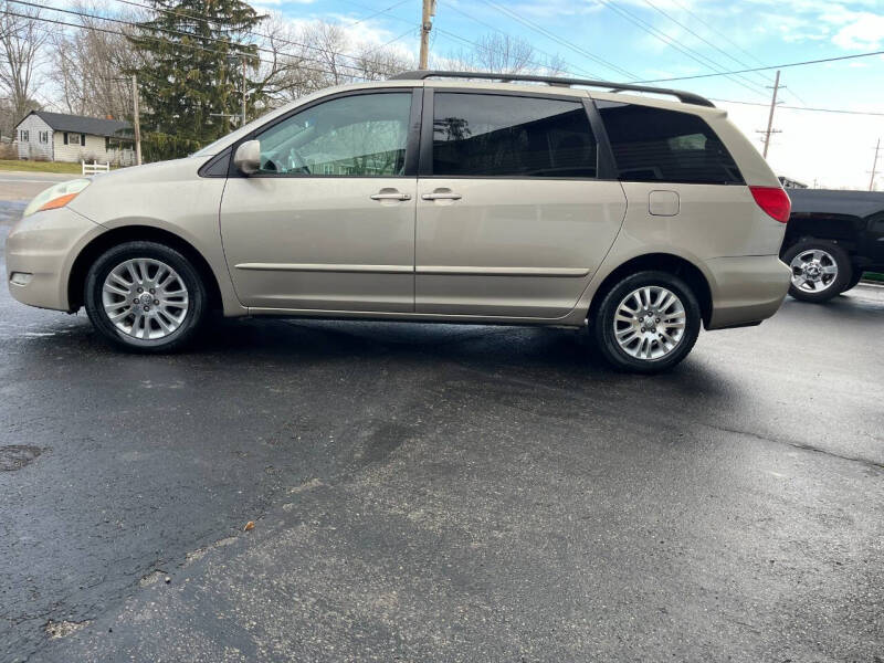 2007 Toyota Sienna for sale at FORMAN AUTO SALES, LLC. in Franklin OH