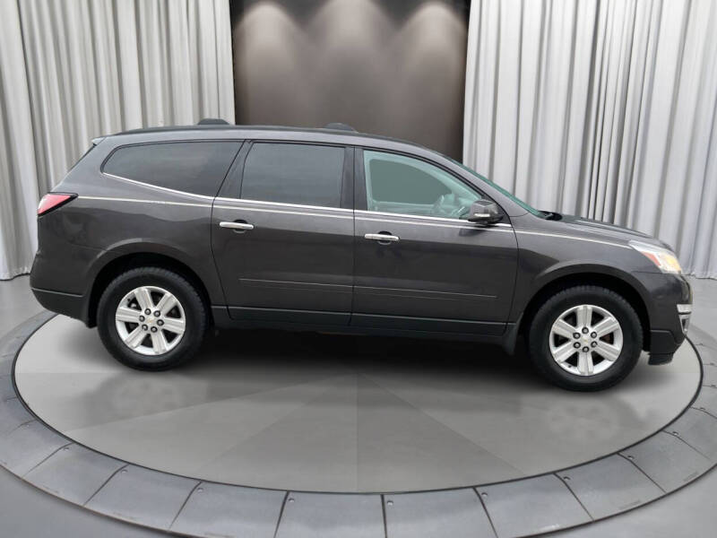 2014 Chevrolet Traverse 2LT photo 2