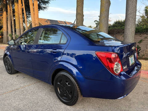 2013 Chevrolet Sonic LS Auto