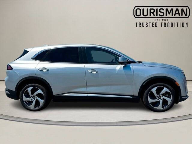 2025 VinFast VF8 Eco