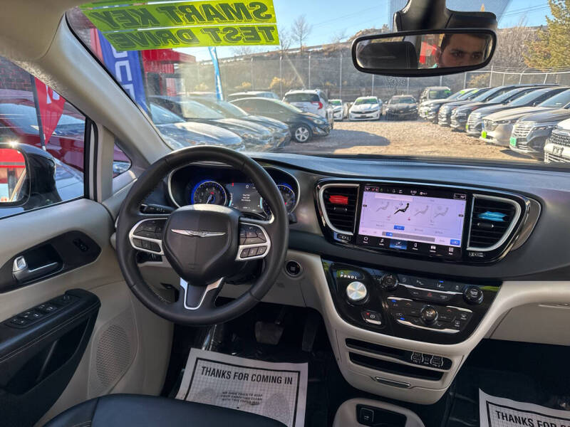 2024 Chrysler Pacifica Touring L