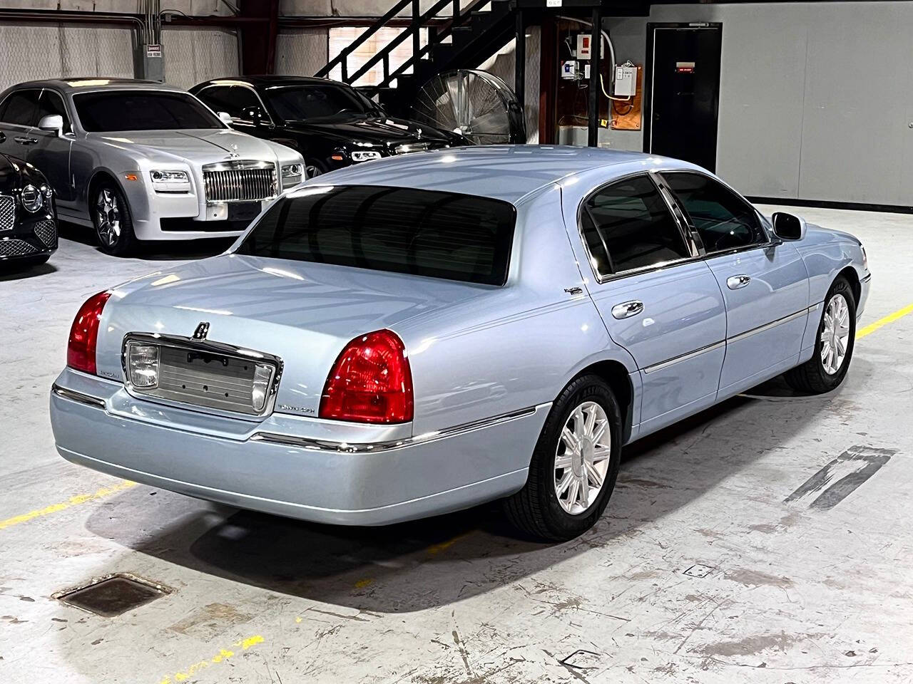 2010 Lincoln Town Car for sale at Carnival Car Company in Victoria, TX