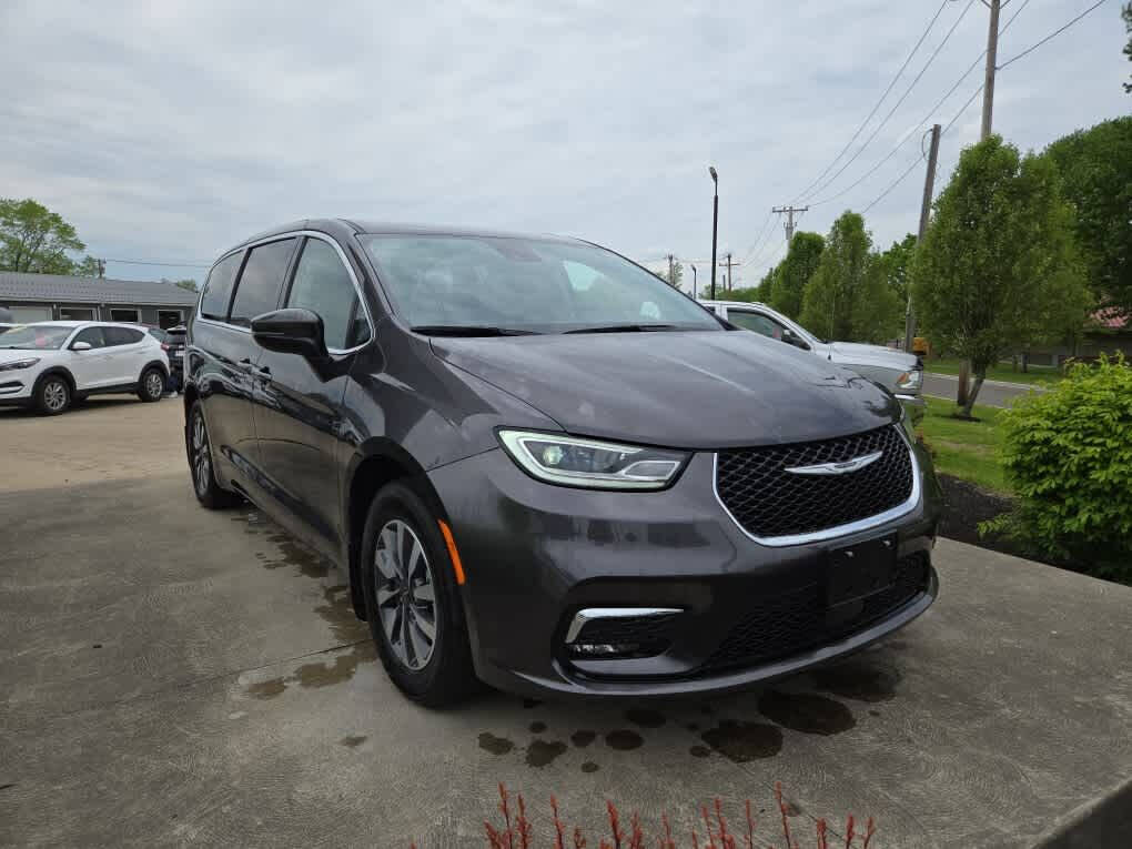 2023 Chrysler Pacifica Plug-In Hybrid for sale at Dave Warren Used Car Super Center in Westfield, NY