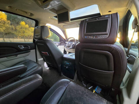 2013 Cadillac Escalade Platinum Edition