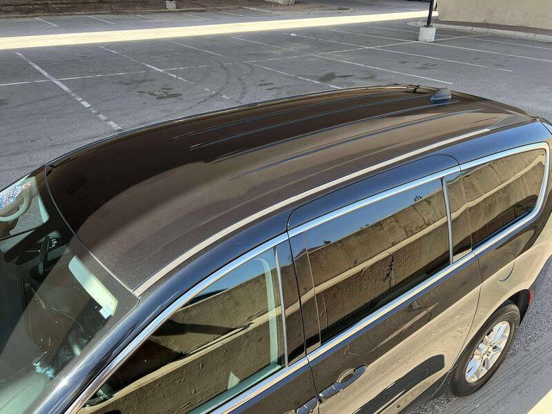 2022 Chrysler Voyager LX