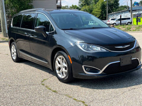 2017 Chrysler Pacifica for sale at Suburban Auto Sales LLC in Madison Heights MI