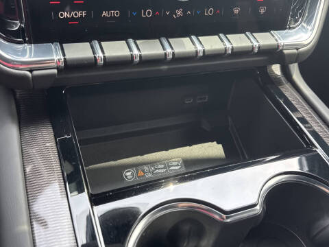 2025 GMC Yukon Elevation