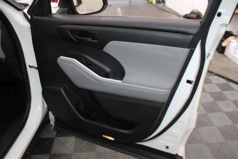 2022 Toyota Highlander L