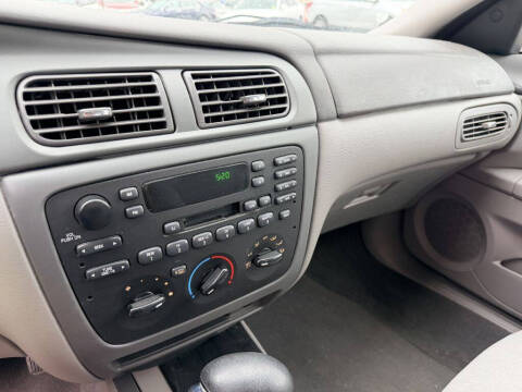 2003 Ford Taurus SE